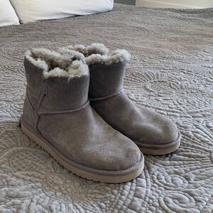Koolaburra by UGG mini boots, size 6.
